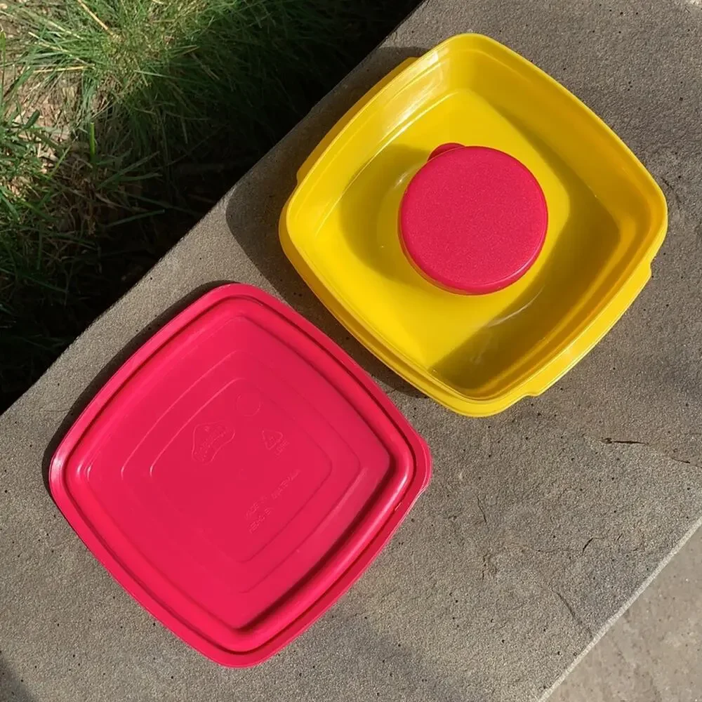 Colorful vintage Guatesplast food‎ container